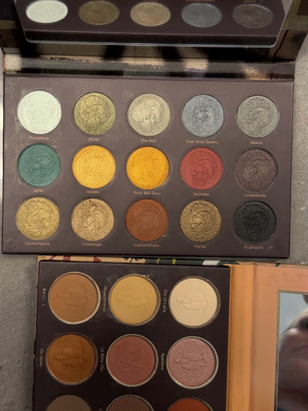 Nomad  Palette - Assorted Metallic & Matte Shades (Gold, Green, Red, Brown)